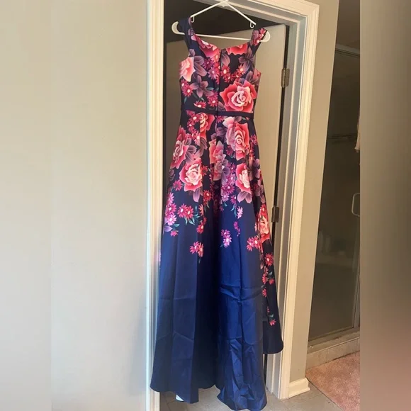 BALLGOWN DRESS - Picture 1 of 7